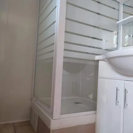 Apartamento T 1 Avec Terrasse Face Rivière à 1 Min Des Thermes *